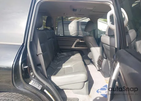 2011 Toyota Land Cruiser V8 z USA, uszkodzony, nr VIN JTMHY7AJ3B5012838